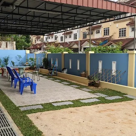 Johor Bahru 6 Bedrooms Corner House: Big & Comfort Exterior photo