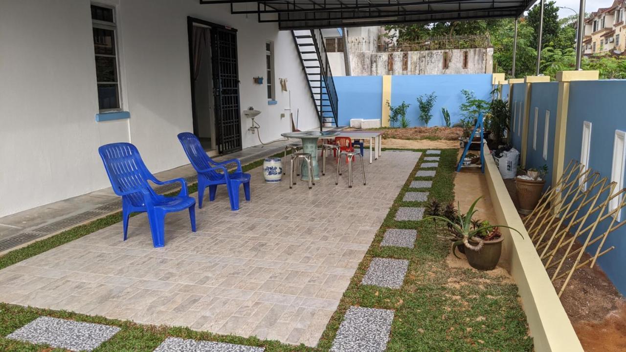 6 Bedrooms Corner House: Big & Comfort *