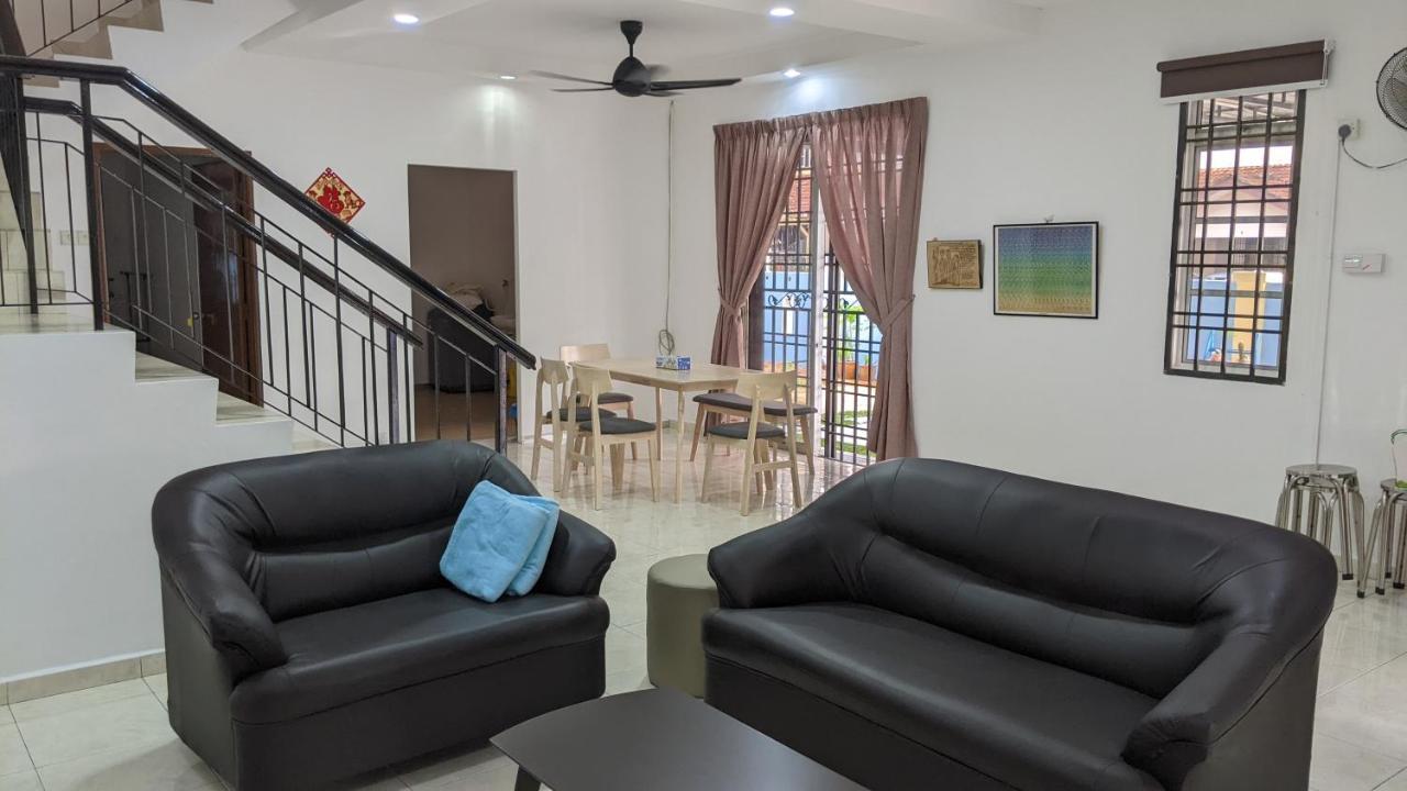 6 Bedrooms Corner House: Big & Comfort Holiday home *